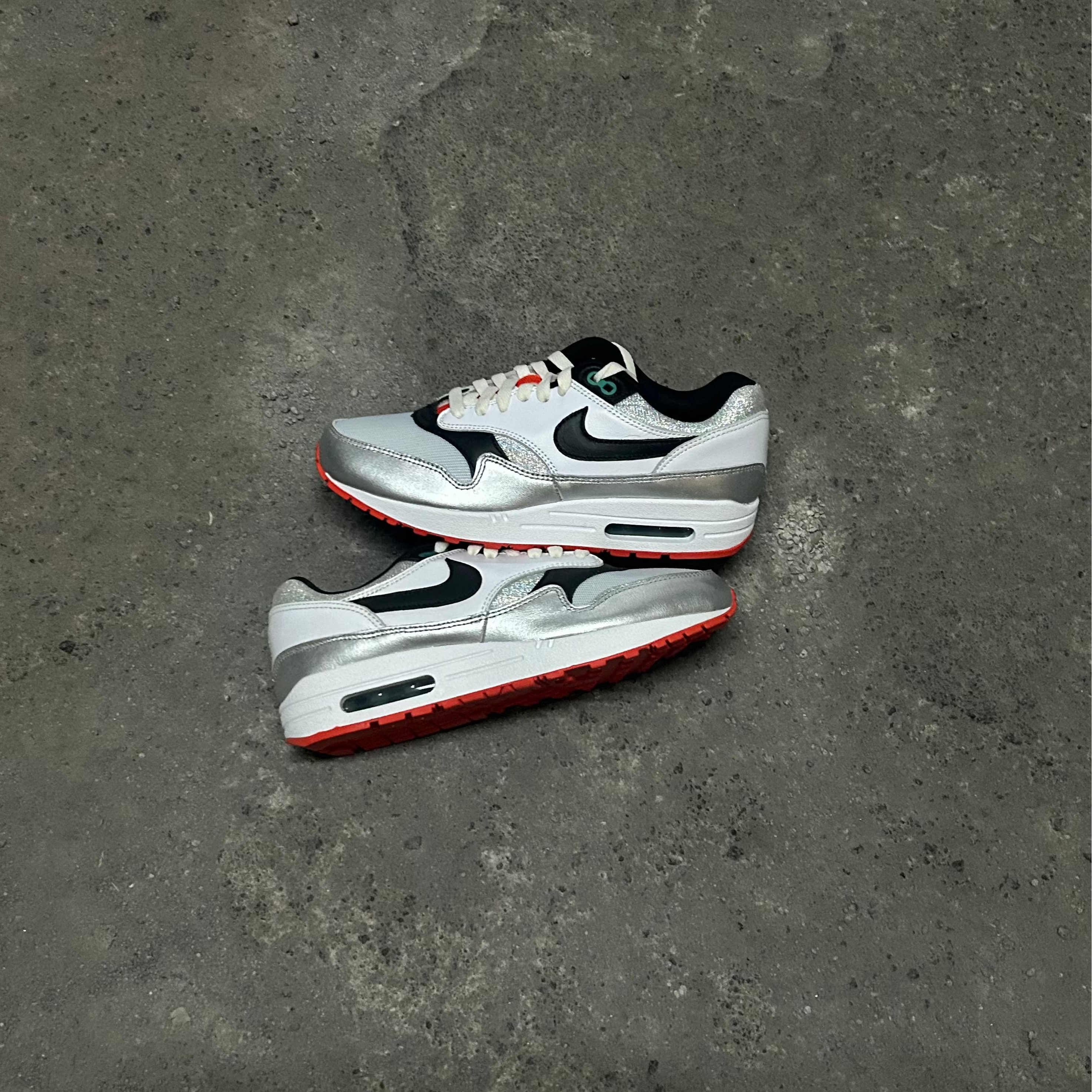 Air Max 1 nby Silver Red