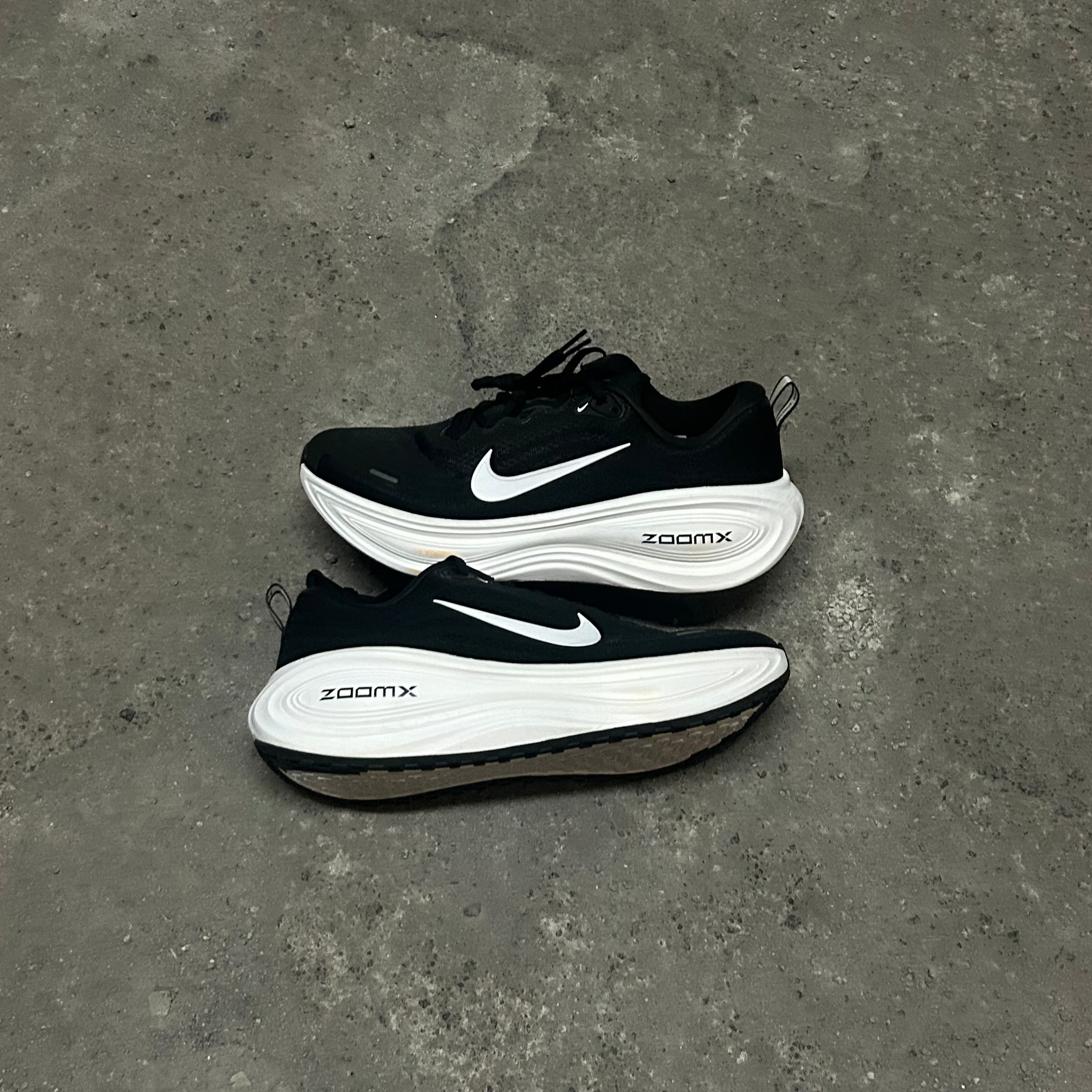 Zoomx Vomero Plus Black White