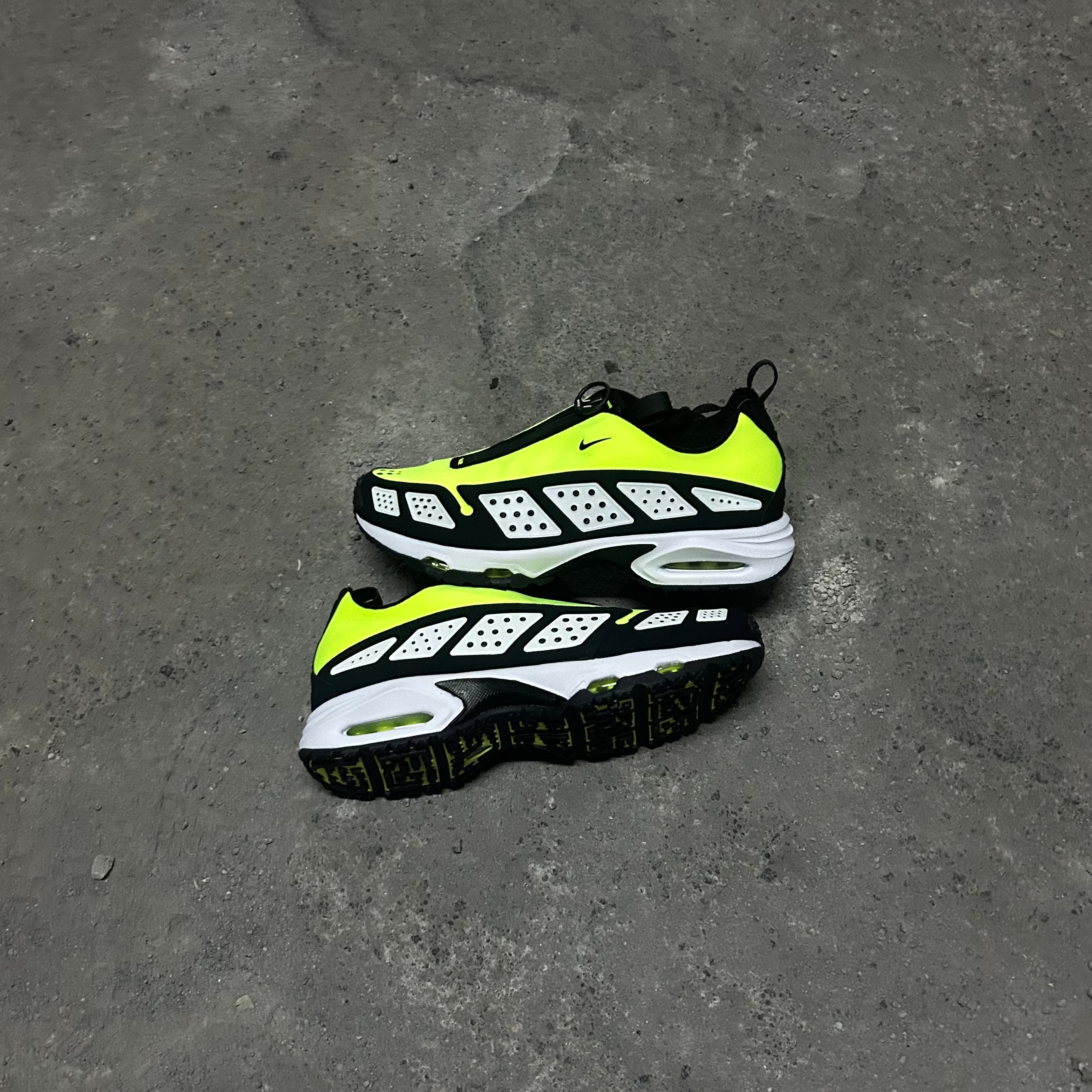 Air Max SNDR Volt