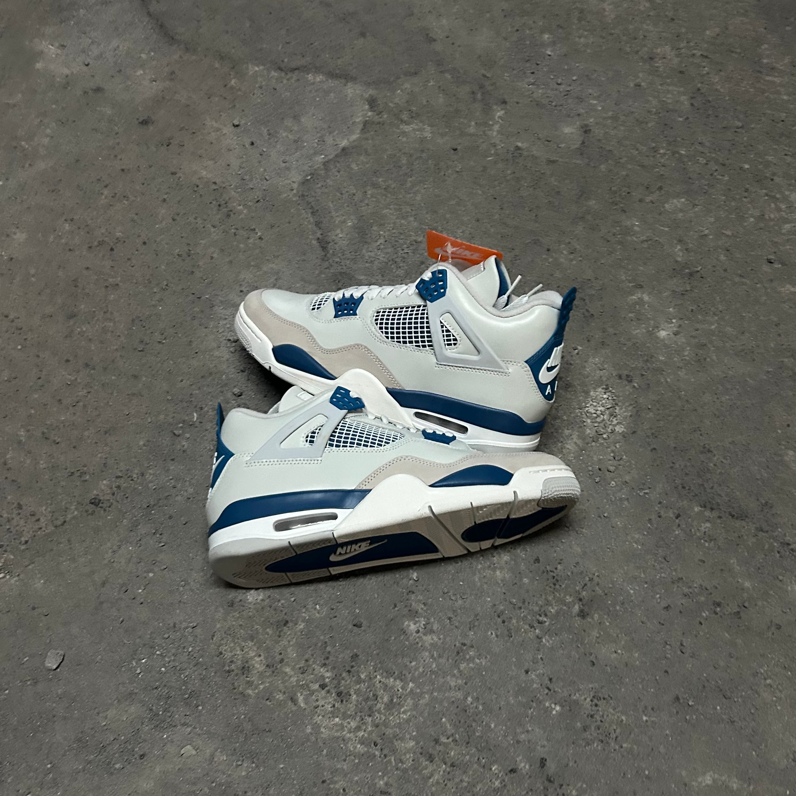 Air Jordan 4 Military Blue