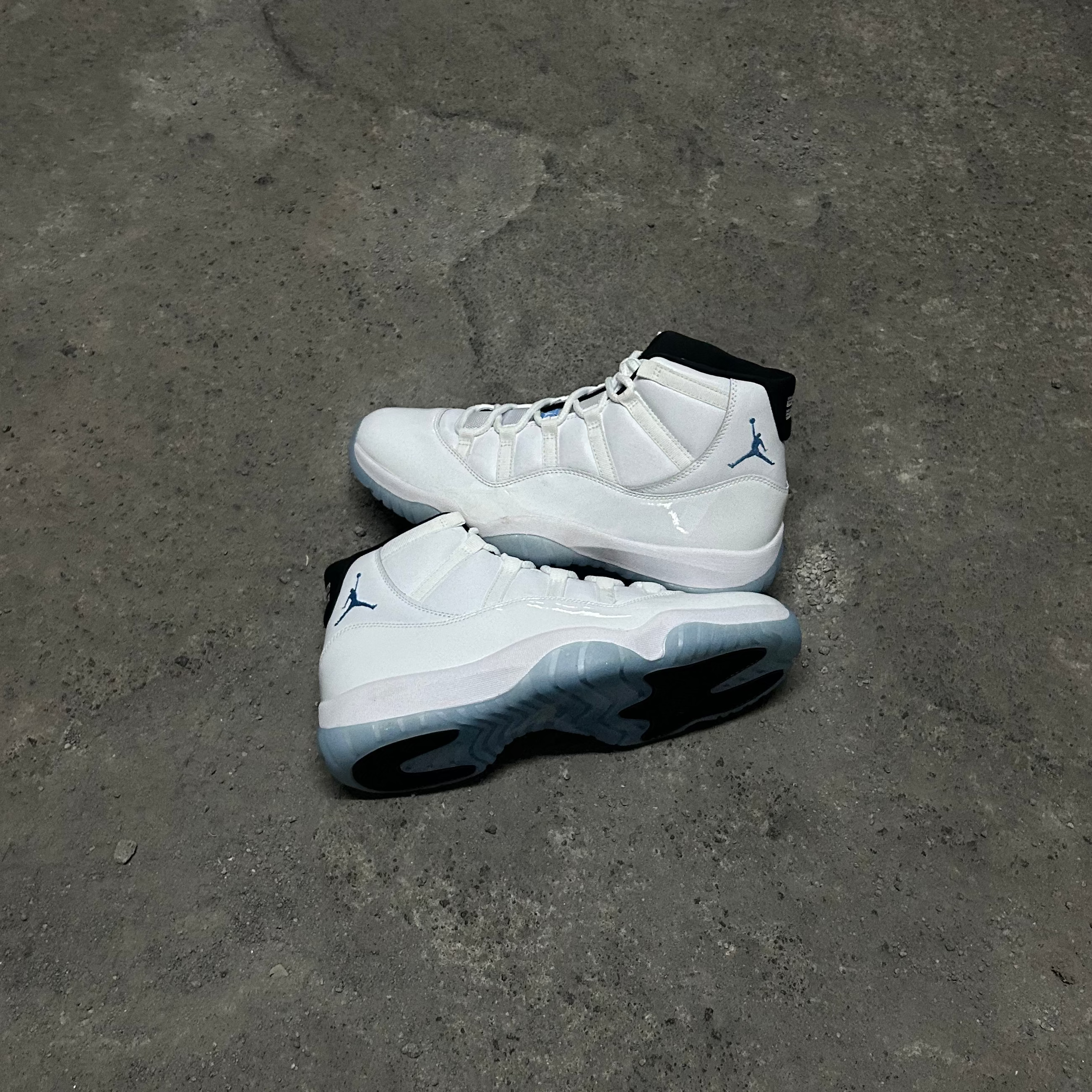 Air Jordan 11 Legend Blue